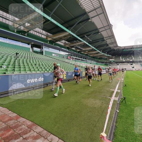 13.09.2026 - 21. swb-Marathon Bremen Michael Burmester http://msf.ph/oto/10309827 13.09.2026 13:06:50 Laufen im Stadion 109, 132, 156, 217, 244, 287, 303, 310, 372, 394, 430, 454, 489, 578, 607, 613, 682, 716, 784, 831, 834, 846, 891, 900, 922, 1083, 1173, 1189, 1205, 1274, 1365, 1369, 1380, 1387, 1437, 1532, 1533, 1545, 1574, 1581, 1600, 1823, 1841, 1848, 1854, 1871, 1909, 1926, 1938, 2070, 2076, 2090, 2219, 2244, 2265, 2275, 2283, 2310, 2318, 2355, 2356, 2393, 2440, 2464, 2699, 2707, 2721, 2731, 2755, 2818, 2902, 2911, 2949, 2960, 3055, 3444, 3485 meine-sportfotos.de