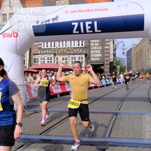 13.09.2026 - 21. swb-Marathon Bremen Tim E. http://msf.ph/oto/10309906 13.09.2026 10:52:50 Ziel 10193, 10339, 10652, 10761, 10812, 10906, 10958, 11002, 11109, 11144, 11350, 11362, 11604, 11605, 11669, 12361, 12439, 12533 meine-sportfotos.de