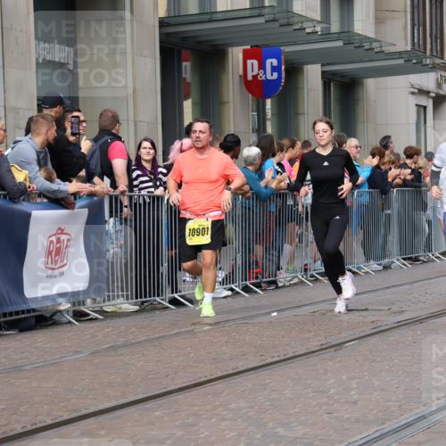 13.09.2026 - 21. swb-Marathon Bremen Strokosch-Dieckow http://msf.ph/oto/10309946 13.09.2026 10:54:53 Ziel 10555, 10725, 11001, 11014, 11466, 11620, 11631, 11860, 11908, 11910, 11976, 12201, 12218, 12549, 10589, 10608, 10646, 10704, 10901, 11040, 11174, 11389, 11569, 11874, 11889, 12038, 12313, 12519, 12800, 13526, 13592 meine-sportfotos.de