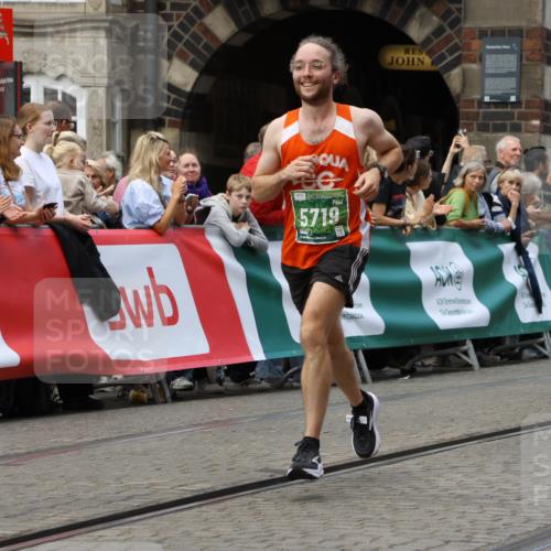 13.09.2026 - 21. swb-Marathon Bremen Strokosch-Dieckow http://msf.ph/oto/10309976 13.09.2026 13:03:37 Ziel 1372, 7206, 7478, 7715, 8028, 1090, 1587, 2889, 5143, 6973, 8096 meine-sportfotos.de