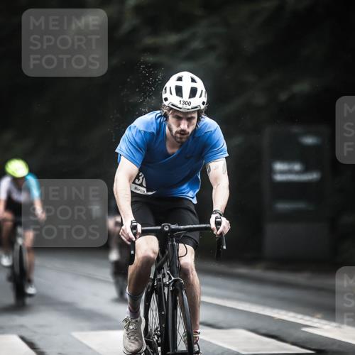13.09.2026 - Stadtparktriathlon H.Heesch http://msf.ph/oto/10310014 13.09.2026 12:49:59 Radfahren 1070, 1089, 1177, 1210, 1276, 1300 meine-sportfotos.de