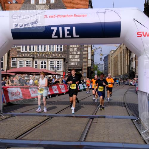 13.09.2026 - 21. swb-Marathon Bremen Tim E. http://msf.ph/oto/10310019 13.09.2026 10:52:56 Ziel 10193, 10339, 10652, 10761, 10812, 10827, 10906, 10958, 11002, 11109, 11144, 11350, 11362, 11597, 11604, 11605, 12338, 12361, 12399, 12439, 12533 meine-sportfotos.de