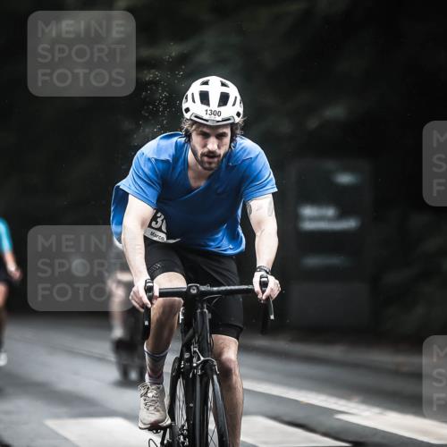 13.09.2026 - Stadtparktriathlon H.Heesch http://msf.ph/oto/10310021 13.09.2026 12:49:59 Radfahren 1070, 1089, 1177, 1210, 1276, 1300 meine-sportfotos.de