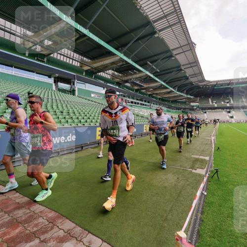 13.09.2026 - 21. swb-Marathon Bremen Michael Burmester http://msf.ph/oto/10310024 13.09.2026 13:07:15 Laufen im Stadion 109, 132, 156, 217, 287, 303, 310, 372, 430, 454, 489, 578, 607, 613, 682, 716, 784, 800, 808, 809, 831, 834, 846, 911, 922, 1083, 1173, 1189, 1205, 1210, 1274, 1322, 1364, 1365, 1369, 1387, 1395, 1437, 1532, 1533, 1545, 1574, 1581, 1600, 1823, 1831, 1841, 1848, 1854, 1871, 1909, 1926, 1938, 2003, 2070, 2076, 2090, 2219, 2275, 2283, 2318, 2355, 2356, 2393, 2405, 2440, 2492, 2565, 2611, 2699, 2707, 2721, 2731, 2755, 2802, 2818, 2831, 2866, 2902, 2911, 2949, 2960, 3055 meine-sportfotos.de