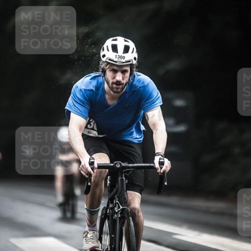 13.09.2026 - Stadtparktriathlon H.Heesch http://msf.ph/oto/10310025 13.09.2026 12:49:59 Radfahren 1070, 1089, 1177, 1210, 1276, 1300 meine-sportfotos.de