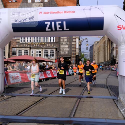 13.09.2026 - 21. swb-Marathon Bremen Tim E. http://msf.ph/oto/10310037 13.09.2026 10:52:57 Ziel 10193, 10339, 10652, 10734, 10812, 10827, 10906, 10958, 11002, 11109, 11144, 11350, 11362, 11597, 11604, 11605, 12338, 12361, 12399, 12439, 12533 meine-sportfotos.de
