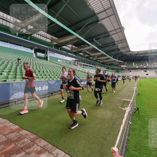 13.09.2026 - 21. swb-Marathon Bremen Michael Burmester http://msf.ph/oto/10310044 13.09.2026 13:07:17 Laufen im Stadion 109, 132, 156, 287, 303, 310, 372, 430, 454, 489, 578, 607, 613, 682, 716, 784, 800, 808, 809, 831, 834, 846, 911, 922, 1083, 1173, 1189, 1205, 1210, 1274, 1322, 1364, 1365, 1369, 1387, 1395, 1437, 1532, 1545, 1574, 1581, 1600, 1823, 1831, 1841, 1848, 1854, 1871, 1909, 1926, 1938, 2003, 2070, 2076, 2090, 2215, 2219, 2275, 2283, 2318, 2355, 2356, 2393, 2405, 2440, 2492, 2565, 2611, 2699, 2707, 2721, 2731, 2755, 2802, 2818, 2831, 2866, 2902, 2911, 2949, 2960, 3055 meine-sportfotos.de
