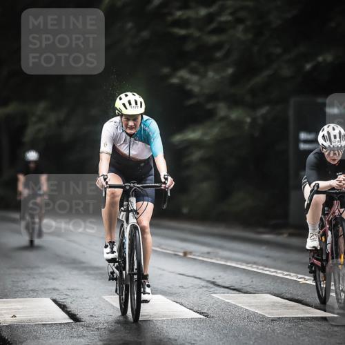 13.09.2026 - Stadtparktriathlon H.Heesch http://msf.ph/oto/10310061 13.09.2026 12:50:01 Radfahren 1089, 1177, 1210, 1276, 1300 meine-sportfotos.de