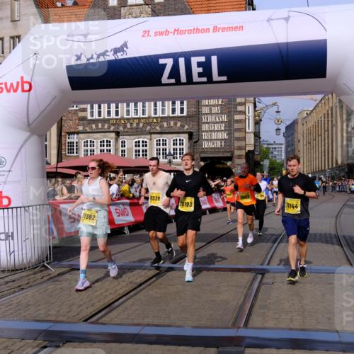 13.09.2026 - 21. swb-Marathon Bremen Tim E. http://msf.ph/oto/10310080 13.09.2026 10:52:57 Ziel 10193, 10339, 10652, 10734, 10812, 10827, 10906, 10958, 11002, 11109, 11144, 11350, 11362, 11597, 11604, 11605, 12338, 12361, 12399, 12439, 12533 meine-sportfotos.de