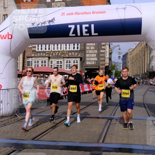 13.09.2026 - 21. swb-Marathon Bremen Tim E. http://msf.ph/oto/10310098 13.09.2026 10:52:58 Ziel 10193, 10339, 10652, 10734, 10812, 10827, 10906, 11002, 11109, 11144, 11350, 11362, 11597, 12338, 12361, 12399, 12439, 12533 meine-sportfotos.de