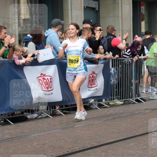 13.09.2026 - 21. swb-Marathon Bremen Strokosch-Dieckow http://msf.ph/oto/10310228 13.09.2026 10:54:58 Ziel 10555, 10725, 11001, 11014, 11466, 11631, 11908, 11910, 12201, 12218, 12258, 12549, 10589, 10608, 10646, 10704, 10901, 11040, 11174, 11569, 11620, 11860, 11874, 11889, 11976, 12313, 12519, 12800, 13526, 13592 meine-sportfotos.de