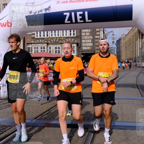 13.09.2026 - 21. swb-Marathon Bremen Tim E. http://msf.ph/oto/10310246 13.09.2026 10:53:00 Ziel 10193, 10339, 10652, 10734, 10812, 10827, 10906, 11002, 11038, 11109, 11144, 11350, 11362, 11597, 12338, 12361, 12399, 12533 meine-sportfotos.de