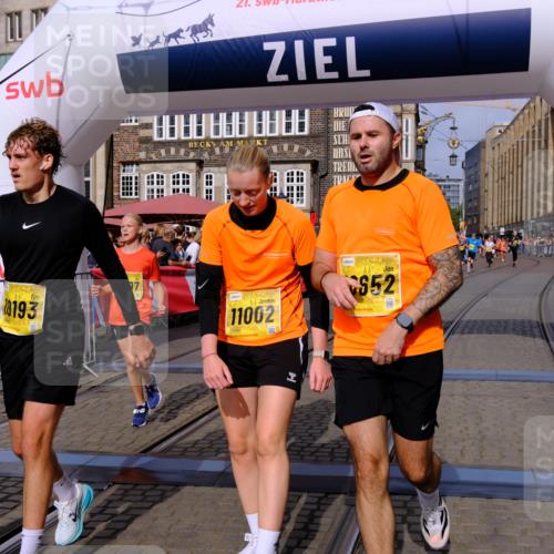 13.09.2026 - 21. swb-Marathon Bremen Tim E. http://msf.ph/oto/10310262 13.09.2026 10:53:00 Ziel 10193, 10339, 10652, 10734, 10812, 10827, 10906, 11002, 11038, 11109, 11144, 11350, 11362, 11597, 12338, 12361, 12399, 12533 meine-sportfotos.de