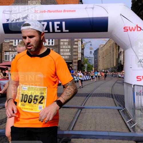 13.09.2026 - 21. swb-Marathon Bremen Tim E. http://msf.ph/oto/10310297 13.09.2026 10:53:01 Ziel 10193, 10339, 10652, 10734, 10812, 10827, 10906, 11002, 11038, 11109, 11144, 11350, 11362, 11597, 12019, 12338, 12399, 12533 meine-sportfotos.de