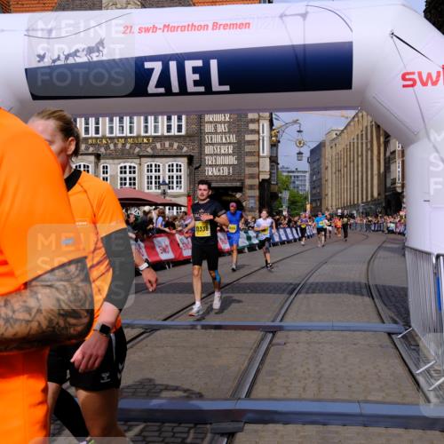 13.09.2026 - 21. swb-Marathon Bremen Tim E. http://msf.ph/oto/10310318 13.09.2026 10:53:01 Ziel 10193, 10339, 10652, 10734, 10812, 10827, 10906, 11002, 11038, 11109, 11144, 11350, 11362, 11597, 12019, 12338, 12399, 12533 meine-sportfotos.de