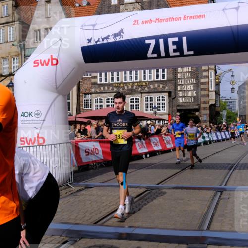 13.09.2026 - 21. swb-Marathon Bremen Tim E. http://msf.ph/oto/10310354 13.09.2026 10:53:02 Ziel 10193, 10304, 10339, 10652, 10734, 10827, 10906, 11002, 11038, 11109, 11144, 11350, 11362, 11597, 12019, 12338, 12399 meine-sportfotos.de