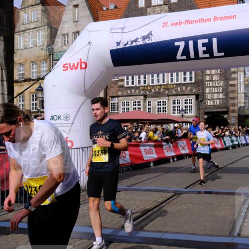 13.09.2026 - 21. swb-Marathon Bremen Tim E. http://msf.ph/oto/10310389 13.09.2026 10:53:03 Ziel 10193, 10304, 10339, 10652, 10734, 10827, 10906, 11002, 11038, 11109, 11144, 11362, 11597, 12019, 12338, 12399 meine-sportfotos.de