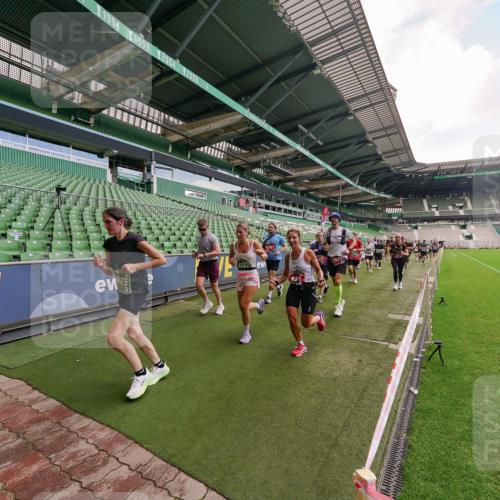 13.09.2026 - 21. swb-Marathon Bremen Michael Burmester http://msf.ph/oto/10310401 13.09.2026 13:07:51 Laufen im Stadion 132, 156, 310, 372, 489, 551, 607, 682, 716, 800, 808, 809, 831, 834, 846, 884, 911, 922, 1083, 1124, 1173, 1189, 1205, 1210, 1285, 1289, 1322, 1364, 1369, 1387, 1395, 1437, 1532, 1545, 1559, 1600, 1688, 1831, 1841, 1848, 1854, 1871, 1899, 1926, 1938, 2003, 2041, 2070, 2090, 2215, 2219, 2229, 2275, 2283, 2318, 2356, 2366, 2405, 2440, 2467, 2492, 2565, 2611, 2635, 2699, 2707, 2721, 2727, 2731, 2755, 2782, 2802, 2818, 2831, 2866, 2897, 2902, 2911, 2930, 2949, 2960 meine-sportfotos.de