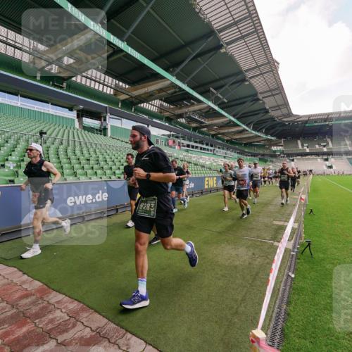 13.09.2026 - 21. swb-Marathon Bremen Michael Burmester http://msf.ph/oto/10310540 13.09.2026 13:08:02 Laufen im Stadion 132, 156, 310, 372, 489, 551, 607, 682, 716, 800, 808, 809, 831, 834, 846, 884, 911, 922, 1025, 1083, 1124, 1173, 1189, 1210, 1285, 1289, 1322, 1364, 1369, 1387, 1395, 1437, 1532, 1545, 1559, 1600, 1688, 1831, 1841, 1854, 1871, 1899, 1926, 1938, 2003, 2041, 2070, 2090, 2215, 2219, 2229, 2283, 2318, 2366, 2380, 2405, 2440, 2467, 2492, 2565, 2611, 2635, 2699, 2707, 2721, 2727, 2731, 2755, 2782, 2802, 2818, 2823, 2831, 2841, 2866, 2897, 2911, 2930, 2949, 2960 meine-sportfotos.de