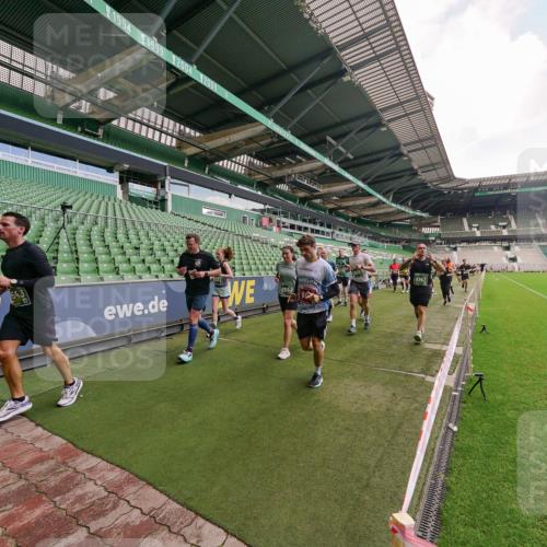 13.09.2026 - 21. swb-Marathon Bremen Michael Burmester http://msf.ph/oto/10310547 13.09.2026 13:08:03 Laufen im Stadion 132, 156, 310, 372, 489, 551, 607, 682, 716, 800, 808, 809, 831, 834, 846, 884, 911, 922, 1025, 1083, 1124, 1173, 1189, 1210, 1285, 1289, 1322, 1364, 1369, 1387, 1395, 1437, 1532, 1545, 1559, 1600, 1688, 1831, 1841, 1854, 1871, 1899, 1926, 1938, 2003, 2041, 2070, 2090, 2215, 2219, 2229, 2283, 2318, 2366, 2380, 2405, 2440, 2467, 2492, 2565, 2611, 2635, 2699, 2707, 2721, 2727, 2731, 2755, 2782, 2802, 2818, 2823, 2831, 2841, 2866, 2897, 2911, 2930, 2949, 2960 meine-sportfotos.de