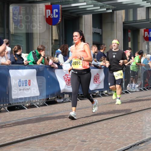 13.09.2026 - 21. swb-Marathon Bremen Strokosch-Dieckow http://msf.ph/oto/10310611 13.09.2026 10:55:08 Ziel 10203, 10256, 10297, 10379, 10529, 10725, 10788, 10881, 11014, 11377, 11414, 11466, 11557, 11631, 11748, 11862, 11910, 11941, 11975, 11977, 12030, 12150, 12201, 12218, 12258, 12348, 12549, 10555, 10646, 10901, 11001, 11620, 11631, 11860, 11889, 11908, 11976, 12313, 12800, 13592 meine-sportfotos.de