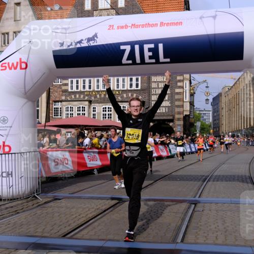 13.09.2026 - 21. swb-Marathon Bremen Tim E. http://msf.ph/oto/10310622 13.09.2026 10:53:10 Ziel 10304, 10339, 10652, 10714, 10734, 10827, 10863, 11002, 11038, 11238, 11386, 11575, 11597, 11766, 12019, 12338, 12369, 12399 meine-sportfotos.de