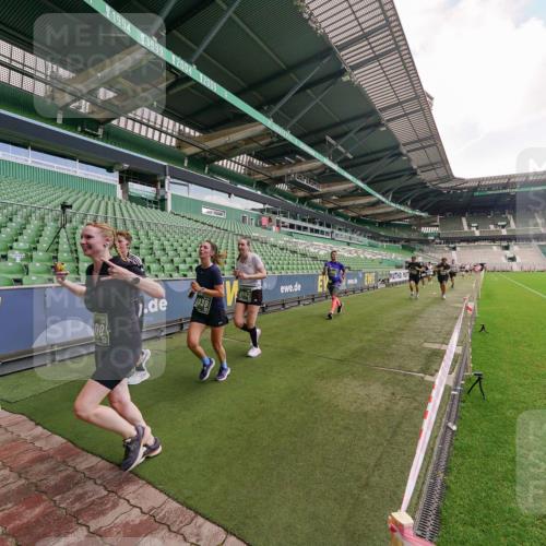 13.09.2026 - 21. swb-Marathon Bremen Michael Burmester http://msf.ph/oto/10310682 13.09.2026 13:08:13 Laufen im Stadion 132, 156, 489, 551, 607, 682, 716, 800, 808, 809, 834, 846, 884, 911, 922, 1025, 1124, 1150, 1173, 1189, 1210, 1285, 1289, 1322, 1364, 1369, 1387, 1395, 1398, 1532, 1559, 1600, 1688, 1831, 1841, 1854, 1871, 1880, 1899, 1926, 1938, 2003, 2041, 2070, 2090, 2215, 2219, 2229, 2283, 2318, 2366, 2380, 2405, 2413, 2440, 2467, 2492, 2565, 2611, 2635, 2692, 2699, 2721, 2727, 2731, 2755, 2782, 2802, 2818, 2823, 2831, 2841, 2866, 2897, 2911, 2930, 2949, 2960 meine-sportfotos.de