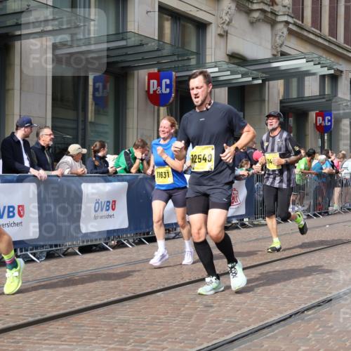 13.09.2026 - 21. swb-Marathon Bremen Strokosch-Dieckow http://msf.ph/oto/10310747 13.09.2026 10:55:10 Ziel 10203, 10256, 10297, 10379, 10529, 10725, 10788, 10881, 11014, 11377, 11414, 11466, 11557, 11748, 11862, 11910, 11941, 11975, 11977, 12030, 12150, 12218, 12258, 12348, 12549, 10555, 10646, 10901, 11001, 11014, 11620, 11631, 11860, 11889, 11908, 11976, 12201, 12313, 12549, 13592 meine-sportfotos.de