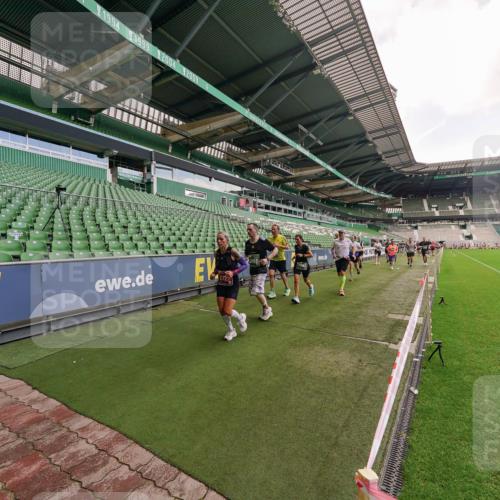 13.09.2026 - 21. swb-Marathon Bremen Michael Burmester http://msf.ph/oto/10310769 13.09.2026 13:08:27 Laufen im Stadion 132, 156, 489, 549, 551, 607, 625, 682, 716, 800, 808, 809, 813, 834, 846, 884, 911, 922, 1025, 1072, 1124, 1150, 1173, 1189, 1210, 1285, 1289, 1322, 1364, 1387, 1395, 1398, 1532, 1559, 1600, 1688, 1831, 1841, 1854, 1880, 1899, 1926, 1938, 2003, 2041, 2070, 2208, 2215, 2219, 2229, 2243, 2283, 2318, 2366, 2380, 2405, 2413, 2429, 2441, 2467, 2492, 2565, 2611, 2635, 2692, 2721, 2727, 2731, 2755, 2782, 2802, 2823, 2831, 2841, 2866, 2897, 2911, 2930, 2941, 2949, 2960, 3327 meine-sportfotos.de