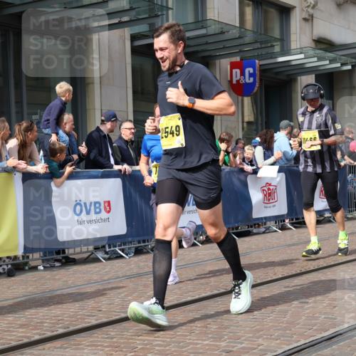 13.09.2026 - 21. swb-Marathon Bremen Strokosch-Dieckow http://msf.ph/oto/10310801 13.09.2026 10:55:10 Ziel 10203, 10256, 10297, 10379, 10529, 10725, 10788, 10881, 11014, 11377, 11414, 11466, 11557, 11748, 11862, 11910, 11941, 11975, 11977, 12030, 12150, 12218, 12258, 12348, 12549, 10555, 10646, 10901, 11001, 11014, 11620, 11631, 11860, 11889, 11908, 11976, 12201, 12313, 12549, 13592 meine-sportfotos.de