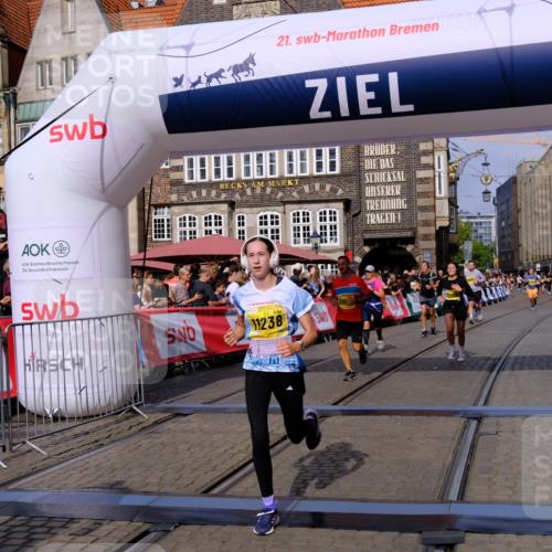 13.09.2026 - 21. swb-Marathon Bremen Tim E. http://msf.ph/oto/10310837 13.09.2026 10:53:16 Ziel 10284, 10304, 10714, 10734, 10863, 11038, 11238, 11282, 11386, 11575, 11766, 12019, 12369, 12398 meine-sportfotos.de
