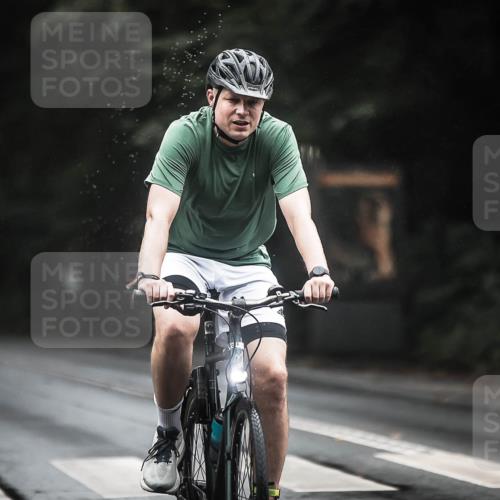 13.09.2026 - Stadtparktriathlon H.Heesch http://msf.ph/oto/10310875 13.09.2026 12:51:17 Radfahren 1178, 1288, 1295 meine-sportfotos.de