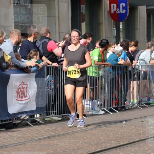 13.09.2026 - 21. swb-Marathon Bremen Strokosch-Dieckow http://msf.ph/oto/10310908 13.09.2026 10:55:13 Ziel 10203, 10256, 10297, 10379, 10423, 10529, 10550, 10725, 10788, 10809, 10881, 11377, 11414, 11510, 11557, 11748, 11862, 11941, 11975, 11977, 12030, 12125, 12150, 12188, 12218, 12258, 12348, 10555, 10646, 10901, 11001, 11014, 11466, 11620, 11631, 11860, 11889, 11908, 11910, 11976, 12201, 12313, 12549, 13592 meine-sportfotos.de