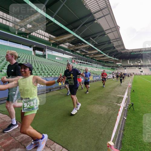 13.09.2026 - 21. swb-Marathon Bremen Michael Burmester http://msf.ph/oto/10310992 13.09.2026 13:08:48 Laufen im Stadion 383, 391, 489, 532, 549, 551, 563, 607, 625, 682, 800, 808, 809, 813, 846, 884, 898, 911, 1025, 1072, 1124, 1150, 1173, 1210, 1285, 1289, 1322, 1364, 1395, 1398, 1532, 1559, 1688, 1831, 1854, 1880, 1899, 2003, 2041, 2208, 2215, 2229, 2243, 2283, 2366, 2380, 2405, 2413, 2429, 2441, 2467, 2471, 2492, 2525, 2565, 2611, 2635, 2692, 2727, 2755, 2782, 2802, 2823, 2831, 2841, 2866, 2897, 2930, 2931, 2941, 2949, 3316, 3327, 3333, 3398, 3437, 3707, 3857, 109 meine-sportfotos.de