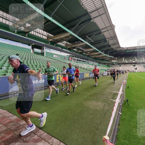 13.09.2026 - 21. swb-Marathon Bremen Michael Burmester http://msf.ph/oto/10311003 13.09.2026 13:08:49 Laufen im Stadion 383, 391, 489, 532, 549, 551, 563, 625, 682, 800, 808, 809, 813, 884, 898, 911, 1025, 1072, 1124, 1150, 1173, 1210, 1285, 1289, 1322, 1364, 1395, 1398, 1532, 1559, 1688, 1831, 1854, 1880, 1899, 2003, 2041, 2208, 2215, 2229, 2243, 2283, 2366, 2380, 2405, 2413, 2429, 2441, 2467, 2471, 2492, 2525, 2565, 2611, 2635, 2692, 2727, 2755, 2782, 2802, 2823, 2831, 2841, 2866, 2897, 2930, 2931, 2941, 2949, 3032, 3316, 3327, 3333, 3398, 3437, 3707, 3857, 109 meine-sportfotos.de