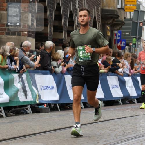 13.09.2026 - 21. swb-Marathon Bremen Strokosch-Dieckow http://msf.ph/oto/10311037 13.09.2026 13:03:59 Ziel 1090, 1587, 1950, 3092, 5024, 5143, 5719, 6973, 8096, 2094, 3424, 4110, 6815, 9129, 9544, 9813 meine-sportfotos.de