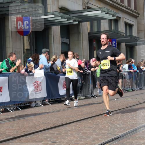 13.09.2026 - 21. swb-Marathon Bremen Strokosch-Dieckow http://msf.ph/oto/10311059 13.09.2026 10:55:16 Ziel 10203, 10243, 10256, 10297, 10379, 10423, 10529, 10550, 10725, 10788, 10809, 10881, 10952, 11377, 11414, 11510, 11557, 11748, 11862, 11941, 11975, 11977, 12030, 12125, 12150, 12188, 12218, 12258, 12348, 10555, 10646, 11001, 11014, 11466, 11620, 11631, 11860, 11889, 11908, 11910, 11976, 12201, 12313, 12549 meine-sportfotos.de