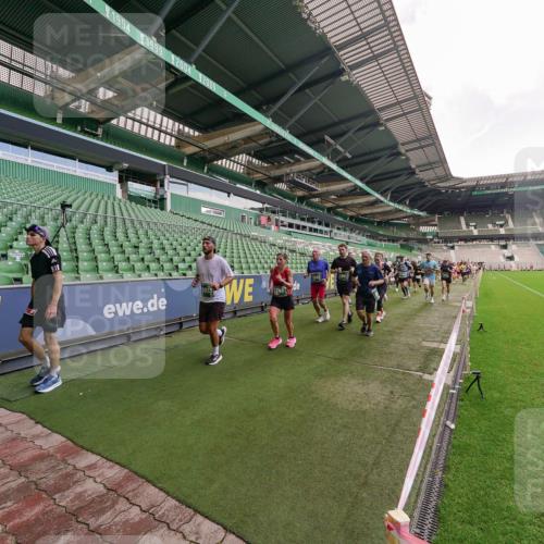 13.09.2026 - 21. swb-Marathon Bremen Michael Burmester http://msf.ph/oto/10311066 13.09.2026 13:08:57 Laufen im Stadion 383, 391, 532, 549, 551, 563, 625, 682, 800, 808, 809, 813, 884, 898, 911, 1025, 1072, 1124, 1150, 1173, 1210, 1285, 1289, 1322, 1364, 1395, 1398, 1532, 1559, 1688, 1831, 1880, 1899, 2003, 2041, 2208, 2215, 2229, 2243, 2366, 2380, 2405, 2413, 2429, 2441, 2467, 2471, 2492, 2525, 2565, 2594, 2611, 2635, 2692, 2727, 2782, 2802, 2823, 2831, 2841, 2866, 2897, 2930, 2931, 2941, 2949, 3032, 3316, 3327, 3333, 3398, 3437, 3707, 3769, 3857, 109 meine-sportfotos.de