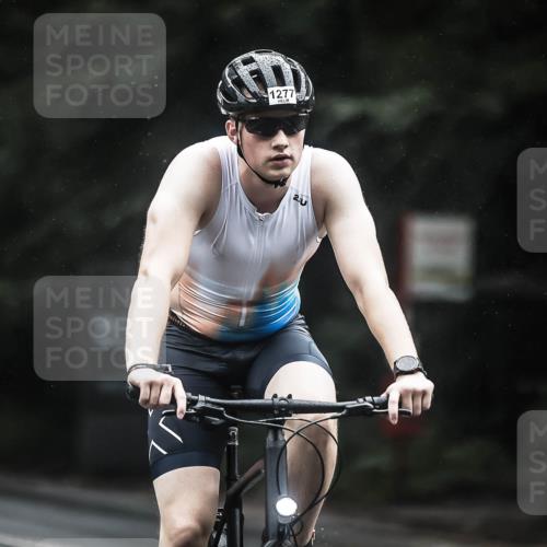 13.09.2026 - Stadtparktriathlon H.Heesch http://msf.ph/oto/10311068 13.09.2026 12:51:39 Radfahren 1073, 1132, 1256, 1277, 1290, 1293 meine-sportfotos.de