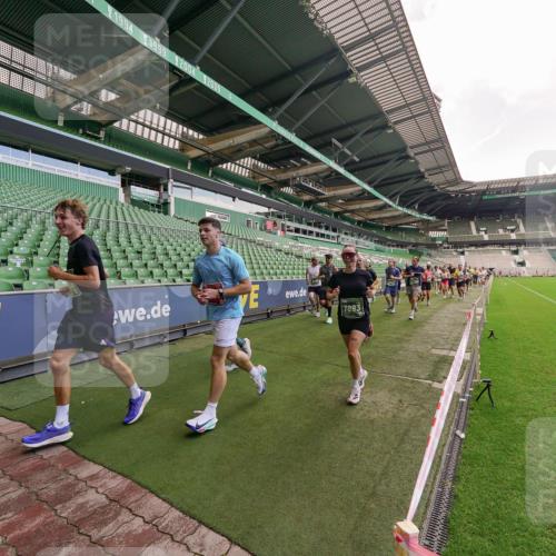 13.09.2026 - 21. swb-Marathon Bremen Michael Burmester http://msf.ph/oto/10311107 13.09.2026 13:09:01 Laufen im Stadion 164, 383, 391, 448, 532, 549, 551, 563, 625, 800, 808, 809, 813, 884, 898, 911, 1025, 1072, 1124, 1150, 1173, 1210, 1285, 1289, 1322, 1364, 1395, 1398, 1559, 1688, 1831, 1880, 1899, 2003, 2041, 2208, 2215, 2229, 2232, 2243, 2366, 2380, 2405, 2413, 2429, 2441, 2467, 2471, 2492, 2525, 2565, 2573, 2594, 2611, 2635, 2692, 2727, 2782, 2802, 2823, 2831, 2841, 2866, 2897, 2930, 2931, 2941, 3032, 3316, 3327, 3333, 3398, 3437, 3707, 3769, 3857, 109 meine-sportfotos.de