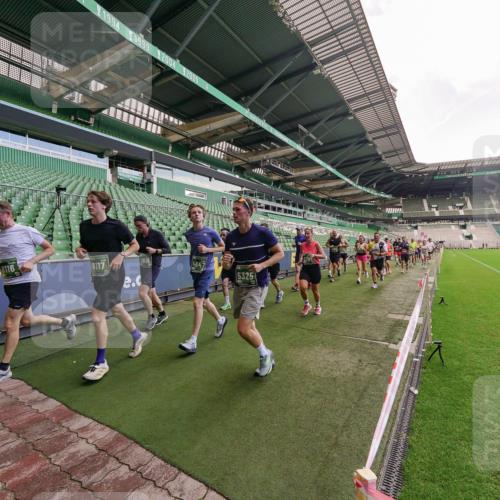 13.09.2026 - 21. swb-Marathon Bremen Michael Burmester http://msf.ph/oto/10311131 13.09.2026 13:09:04 Laufen im Stadion 164, 383, 391, 448, 532, 549, 551, 563, 625, 800, 808, 809, 813, 884, 898, 911, 1025, 1072, 1124, 1150, 1210, 1285, 1289, 1322, 1395, 1398, 1559, 1688, 1831, 1880, 1899, 2003, 2041, 2208, 2215, 2229, 2232, 2243, 2366, 2380, 2405, 2413, 2429, 2441, 2467, 2471, 2492, 2525, 2565, 2573, 2594, 2611, 2635, 2692, 2727, 2782, 2802, 2823, 2831, 2841, 2866, 2897, 2930, 2931, 2941, 3032, 3291, 3316, 3327, 3333, 3398, 3437, 3707, 3769, 3857, 109 meine-sportfotos.de