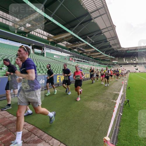 13.09.2026 - 21. swb-Marathon Bremen Michael Burmester http://msf.ph/oto/10311137 13.09.2026 13:09:04 Laufen im Stadion 164, 383, 391, 448, 532, 549, 551, 563, 625, 800, 808, 809, 813, 884, 898, 911, 1025, 1072, 1124, 1150, 1210, 1285, 1289, 1322, 1395, 1398, 1559, 1688, 1831, 1880, 1899, 2003, 2041, 2208, 2215, 2229, 2232, 2243, 2366, 2380, 2405, 2413, 2429, 2441, 2467, 2471, 2492, 2525, 2565, 2573, 2594, 2611, 2635, 2692, 2727, 2782, 2802, 2823, 2831, 2841, 2866, 2897, 2930, 2931, 2941, 3032, 3291, 3316, 3327, 3333, 3398, 3437, 3707, 3769, 3857, 109 meine-sportfotos.de