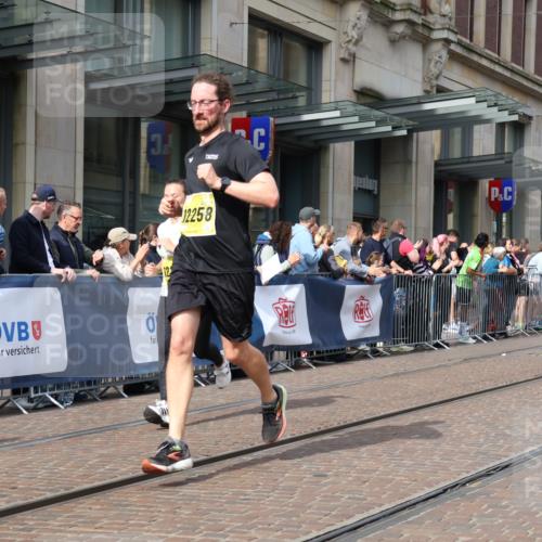 13.09.2026 - 21. swb-Marathon Bremen Strokosch-Dieckow http://msf.ph/oto/10311173 13.09.2026 10:55:17 Ziel 10203, 10243, 10256, 10297, 10379, 10423, 10529, 10550, 10725, 10788, 10809, 10881, 10952, 11377, 11414, 11510, 11557, 11748, 11862, 11941, 11975, 11977, 12030, 12108, 12125, 12150, 12188, 12218, 12258, 12348, 10555, 10646, 11001, 11014, 11466, 11620, 11631, 11860, 11908, 11910, 11976, 12201, 12218, 12549 meine-sportfotos.de