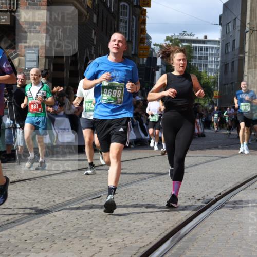 13.09.2026 - 21. swb-Marathon Bremen Strokosch-Dieckow http://msf.ph/oto/10311237 13.09.2026 13:30:40 Ziel 881, 1909, 1938, 2265, 2364, 2900, 3163, 3164, 4058, 4763, 5615, 7184, 7821, 7966, 8090, 8105, 8116, 8117, 8169, 8314, 8441, 8494, 8762, 8878, 9015, 9108, 9412, 9529, 244, 800, 834, 1533, 1771, 1841, 1926, 1941, 2985, 4251, 4920, 5600, 5681, 5802, 5822, 5900, 6343, 7012, 8616, 9290, 9507, 9653, 9767, 13090, 13215 meine-sportfotos.de