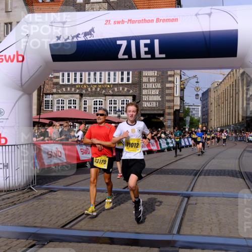 13.09.2026 - 21. swb-Marathon Bremen Tim E. http://msf.ph/oto/10311256 13.09.2026 10:53:29 Ziel 10284, 10448, 10585, 10714, 10780, 11012, 11282, 11575, 12040, 12170, 12275, 12369, 12398, 12461 meine-sportfotos.de