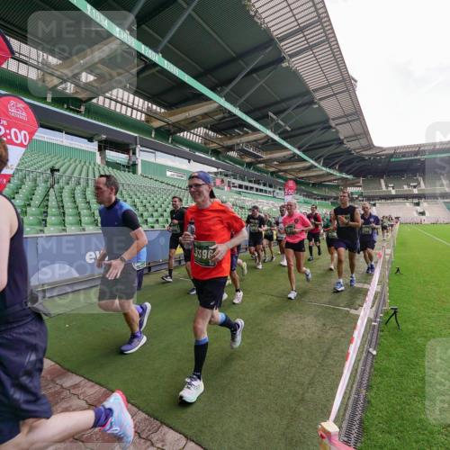 13.09.2026 - 21. swb-Marathon Bremen Michael Burmester http://msf.ph/oto/10311278 13.09.2026 13:09:16 Laufen im Stadion 164, 383, 391, 448, 532, 549, 551, 563, 625, 800, 808, 813, 869, 884, 898, 1025, 1072, 1124, 1150, 1180, 1285, 1289, 1395, 1398, 1559, 1688, 1831, 1880, 1899, 2041, 2208, 2215, 2229, 2232, 2243, 2366, 2380, 2413, 2429, 2441, 2467, 2471, 2525, 2573, 2594, 2611, 2635, 2692, 2714, 2717, 2727, 2782, 2785, 2823, 2841, 2866, 2897, 2920, 2930, 2931, 2941, 3032, 3063, 3086, 3291, 3316, 3327, 3333, 3398, 3437, 3707, 3769, 3857, 109 meine-sportfotos.de