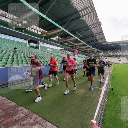 13.09.2026 - 21. swb-Marathon Bremen Michael Burmester http://msf.ph/oto/10311288 13.09.2026 13:09:16 Laufen im Stadion 164, 383, 391, 448, 532, 549, 551, 563, 625, 800, 808, 813, 869, 884, 898, 1025, 1072, 1124, 1150, 1180, 1285, 1289, 1395, 1398, 1559, 1688, 1831, 1880, 1899, 2041, 2208, 2215, 2229, 2232, 2243, 2366, 2380, 2413, 2429, 2441, 2467, 2471, 2525, 2573, 2594, 2611, 2635, 2692, 2714, 2717, 2727, 2782, 2785, 2823, 2841, 2866, 2897, 2920, 2930, 2931, 2941, 3032, 3063, 3086, 3291, 3316, 3327, 3333, 3398, 3437, 3707, 3769, 3857, 109 meine-sportfotos.de