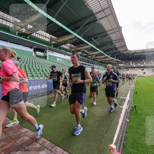 13.09.2026 - 21. swb-Marathon Bremen Michael Burmester http://msf.ph/oto/10311296 13.09.2026 13:09:17 Laufen im Stadion 164, 383, 391, 448, 532, 549, 551, 563, 625, 800, 808, 813, 869, 884, 898, 1025, 1072, 1124, 1150, 1180, 1285, 1289, 1395, 1398, 1559, 1688, 1831, 1880, 1899, 2041, 2208, 2215, 2229, 2232, 2243, 2366, 2380, 2413, 2429, 2441, 2467, 2471, 2525, 2573, 2594, 2611, 2635, 2692, 2714, 2717, 2727, 2782, 2785, 2823, 2841, 2866, 2897, 2920, 2930, 2931, 2941, 3032, 3063, 3086, 3291, 3316, 3327, 3333, 3398, 3437, 3707, 3769, 3857, 109 meine-sportfotos.de