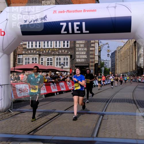 13.09.2026 - 21. swb-Marathon Bremen Tim E. http://msf.ph/oto/10311326 13.09.2026 10:53:33 Ziel 10284, 10448, 10585, 10757, 10780, 11012, 11168, 11379, 12040, 12170, 12275, 12398, 12461 meine-sportfotos.de