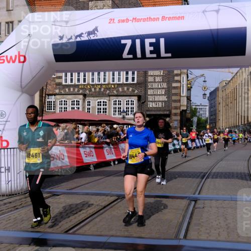 13.09.2026 - 21. swb-Marathon Bremen Tim E. http://msf.ph/oto/10311363 13.09.2026 10:53:33 Ziel 10284, 10448, 10585, 10757, 10780, 11012, 11168, 11379, 12040, 12170, 12275, 12398, 12461 meine-sportfotos.de